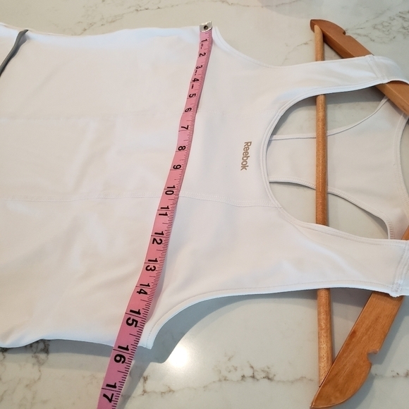 𝅺REEBOK tank top, white with silver reflection trim.  Size Large - Picture 8 of 9